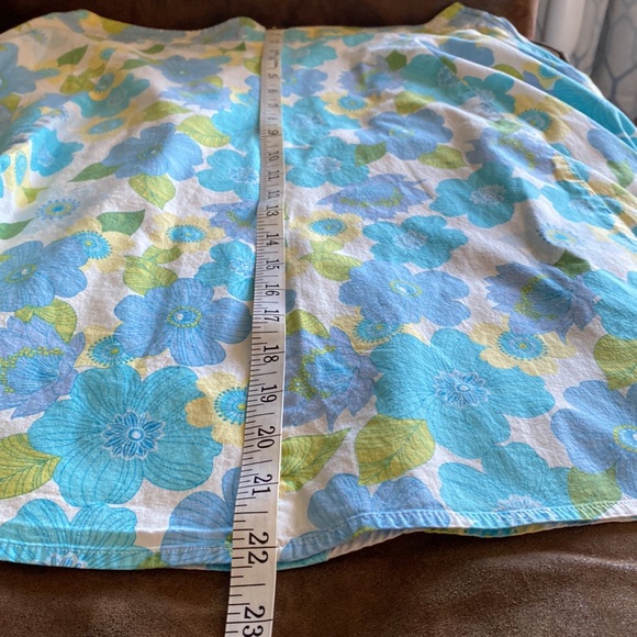 The CUTEST skirt you will own this spring! Size 8 cotton skirt. - Picture 5 of 6